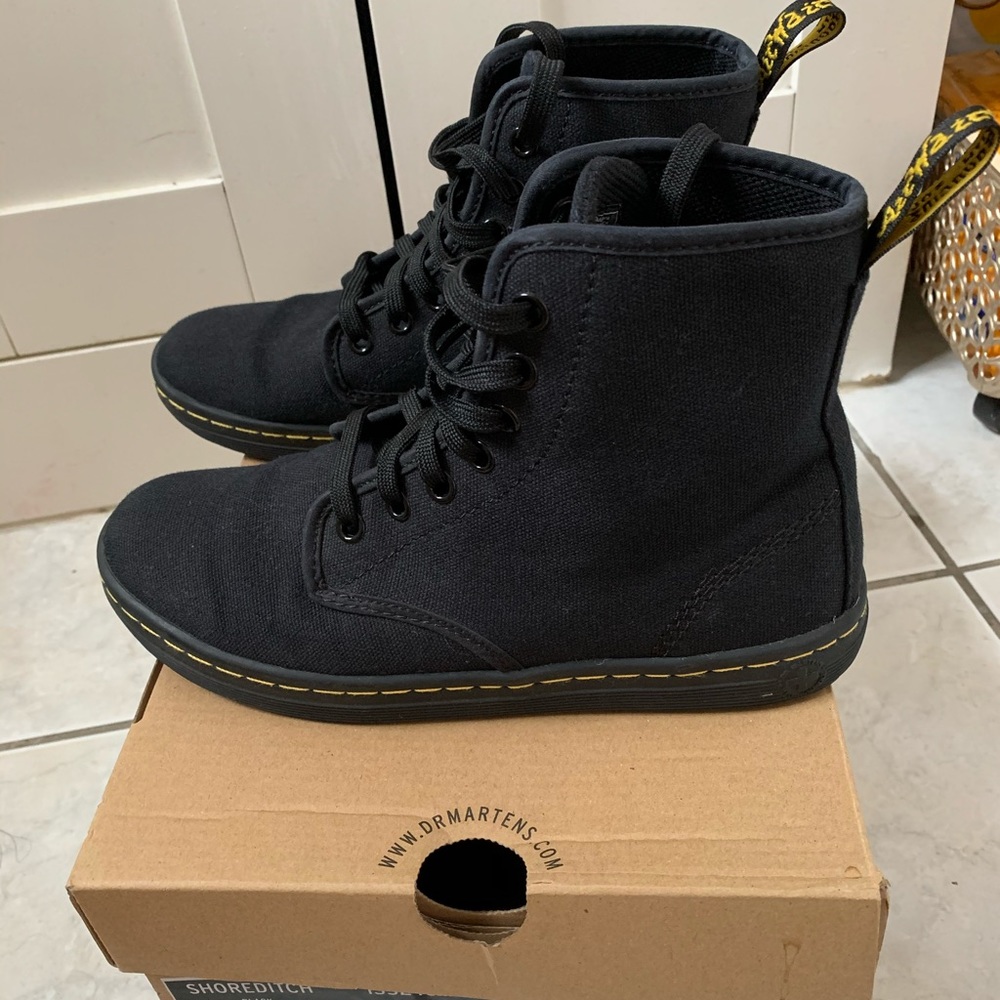 Shoreditch black noir canvas Dr.Marten’s